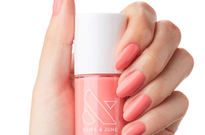 The Best Nail Colors for Travel